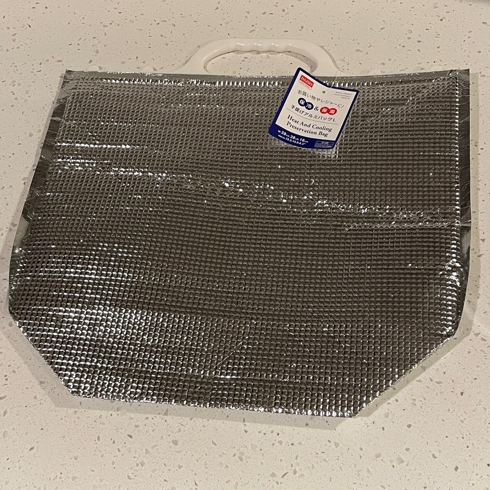 Daiso heat and cooling preservation bag